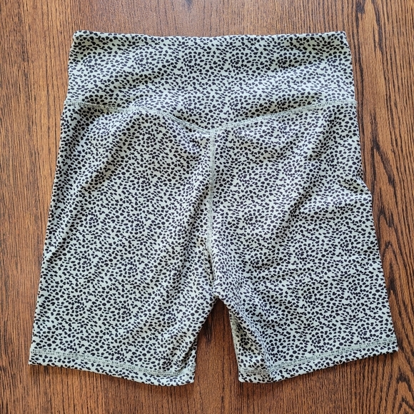 Persit High Waisted Green Leopard Print Workout Yoga Shorts Size Women's Large - Picture 2 of 7